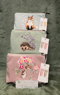 Wrendale Hand Cream - This hand cream and pouch set makes the perfect gift. The set includes two mini hand creams in a beautifully illustrated reusable soft pouch, great for storing makeup or toiletries. There are three stunning options:
blue pouch with fox and rabbit design and notes of jasmine and green leaves,
green pouch with hedgehog and owl design and notes of sage, oak and bluebell,
pink pouch with mouse and hare design with notes citrus, jasmine and violet. 
*PLEASE SPECIFY PREFERED DESIGN IN ORDER DESCRIPTION*

*ITEM IS ONLY AVAILABLE AS AN ADD ON GIFT OR FOR COLLECTION*

*LIMITED AVAILABILITY*

170mm x 120mm x 50mm. Outer and lining 100% recycled polyester. Includes two hand creams, 30ml each. Tubes made from 51% recycled plastic. Vegan Friendly.