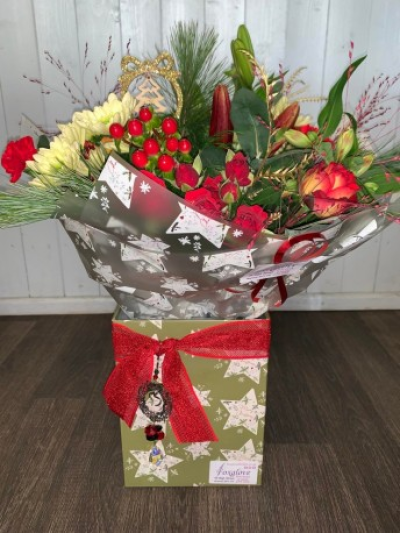 Christmas Star Charm - An impressive hand tied bouquet in festive colours, beautifully presented in a fully lined box. With the addition of a beautiful crystal light catcher decoration, a treasure to keep forever. Tree or Wreath light catcher available. 

*PLEASE NOTE FLOWERS AND PACKAGING MAY VARY DUE TO AVAILABILITY*
** AT THIS LATE DATE FLORISTS CHOICE WILL APPLY TO ALL ORDERS** NO RED LEFT